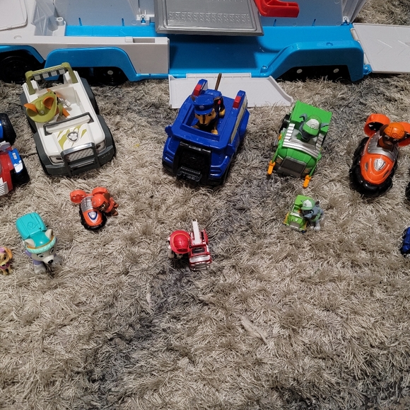 20 Peice Paw Patrol Set - Picture 2 of 4